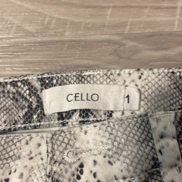 NWOT Cello Animal Print Jeans - Picture 3 of 12